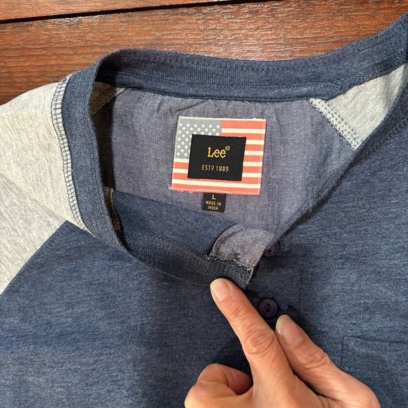 Lee Premium Short Sleeve Shirt Men's Size L Blue w/Gray Sleeves - Picture 3 of 14